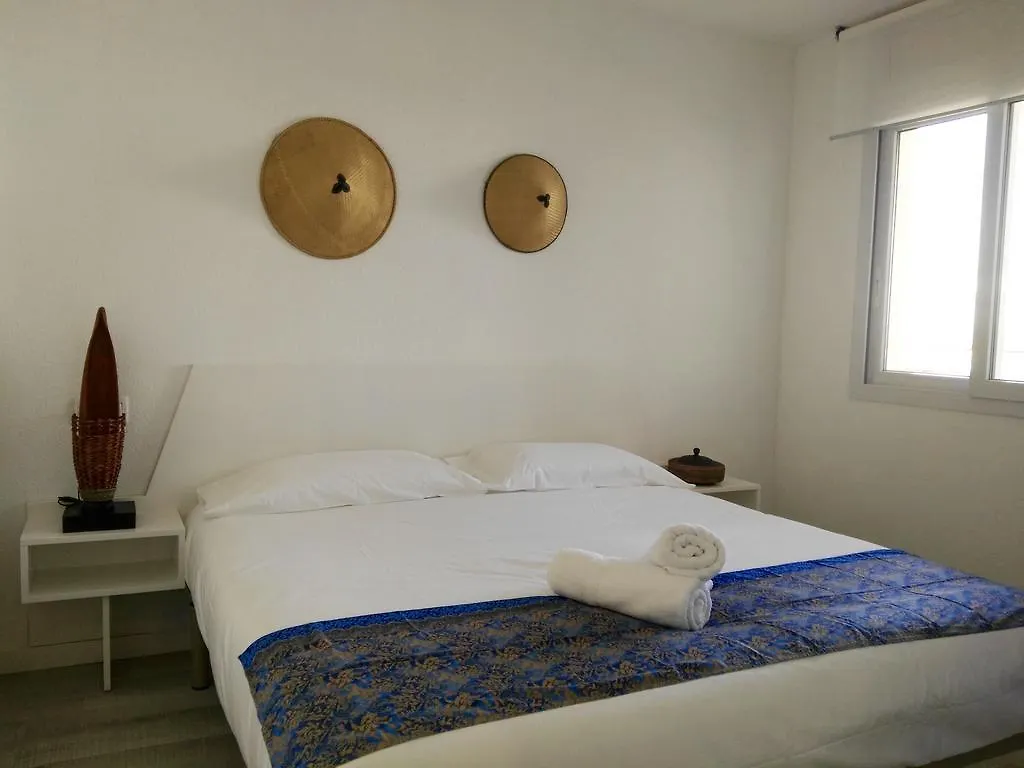 Vista Roses Mar - Apartamento con Piscina 0*,  España