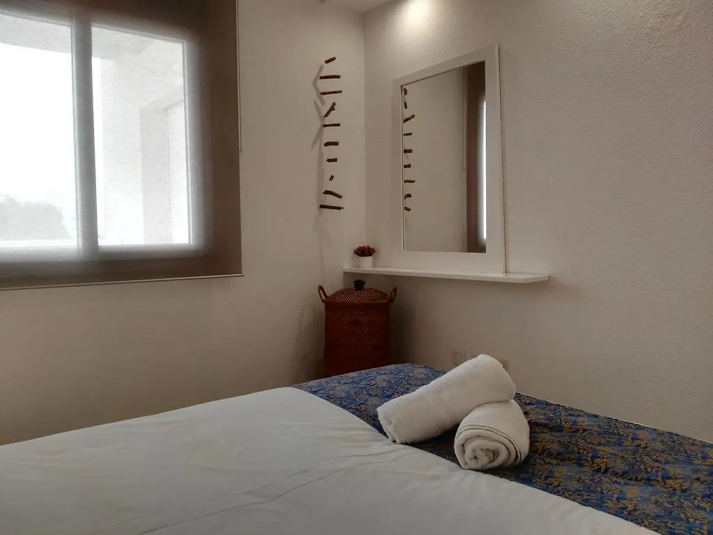 Vista Roses Mar - Apartamento con Piscina España