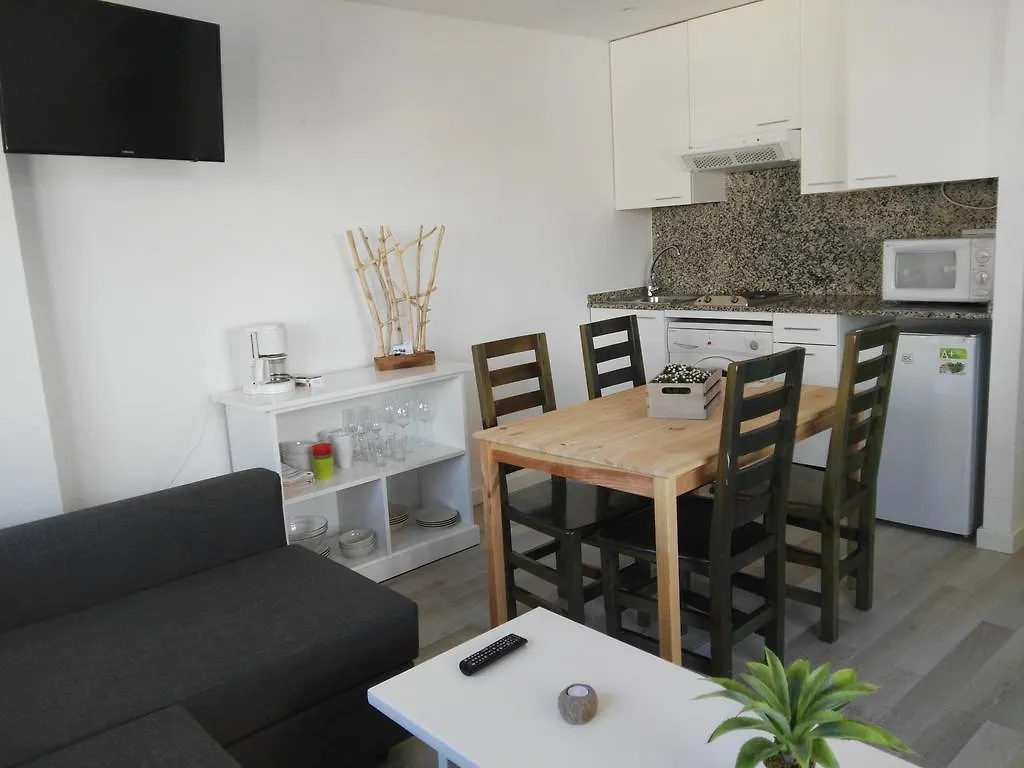 Vista Roses Mar - Apartamento con Piscina 0*,  España